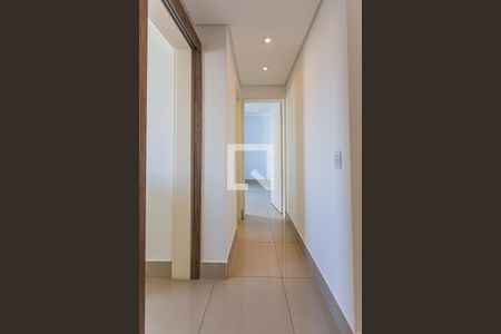 Corredor de apartamento à venda com 2 quartos, 50m² em Jardim Bela Vista, Santo André