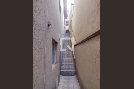 Área Comum - Escada Entrada de casa de condomínio para alugar com 1 quarto, 52m² em Vila Guilherme, São Paulo