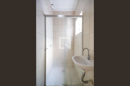Banheiro de casa de condomínio para alugar com 1 quarto, 52m² em Vila Guilherme, São Paulo
