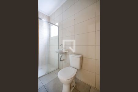 Banheiro de casa de condomínio para alugar com 1 quarto, 52m² em Vila Guilherme, São Paulo