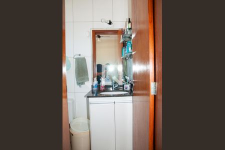 Banheiro de apartamento para alugar com 3 quartos, 70m² em Novo Riacho, Contagem