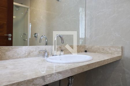 Apartamento para alugar com 291m², 4 quartos e 3 vagasBanheiro da Suíte 1