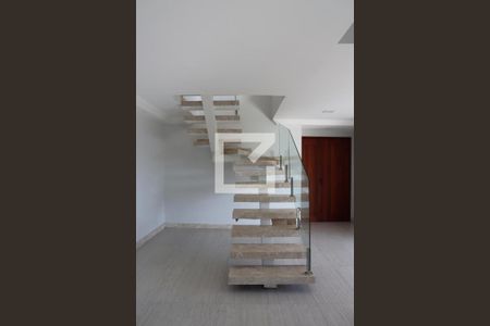 Apartamento para alugar com 291m², 4 quartos e 3 vagasEscada