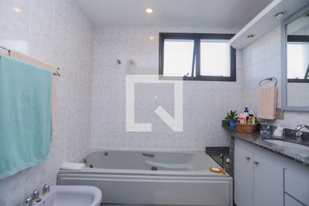 Apartamento à venda com 284m², 4 quartos e 3 vagasBanheiro do Quarto 4