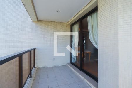 Apartamento à venda com 284m², 4 quartos e 3 vagasVaranda