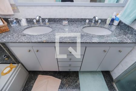 Apartamento à venda com 284m², 4 quartos e 3 vagasBanheiro do Quarto 4