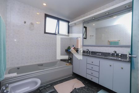 Apartamento à venda com 284m², 4 quartos e 3 vagasBanheiro do Quarto 4