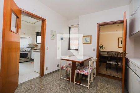 Apartamento à venda com 284m², 4 quartos e 3 vagasCopa