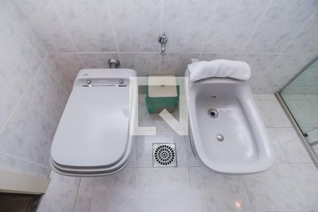 Apartamento à venda com 284m², 4 quartos e 3 vagasBanheiro dos Quartos 1 e 2