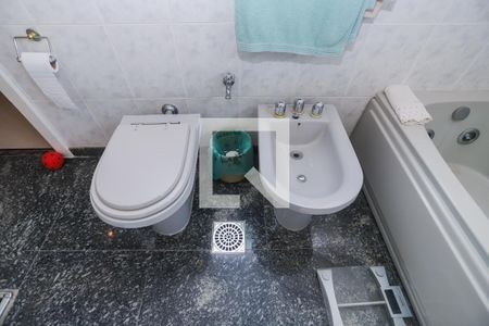 Apartamento à venda com 284m², 4 quartos e 3 vagasBanheiro do Quarto 4