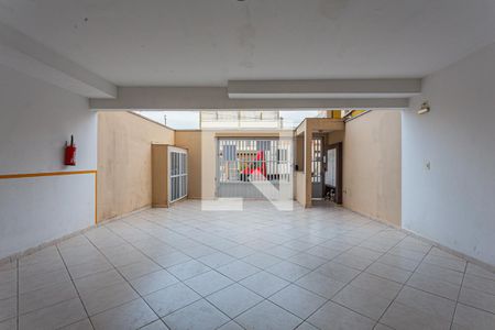 Apartamento à venda com 180m², 3 quartos e 3 vagas Apartamento à venda com 180m², 3 quartos e 3 vagasÁrea comum - Garagem