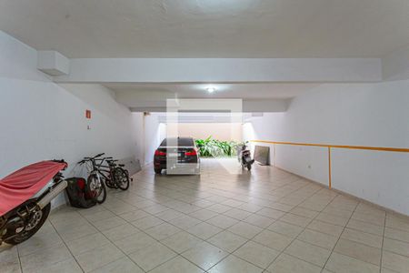 Apartamento à venda com 180m², 3 quartos e 3 vagas Apartamento à venda com 180m², 3 quartos e 3 vagasÁrea comum - Garagem