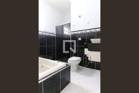 Casa para alugar com 300m², 3 quartos e 5 vagasBanheiro da Suíte