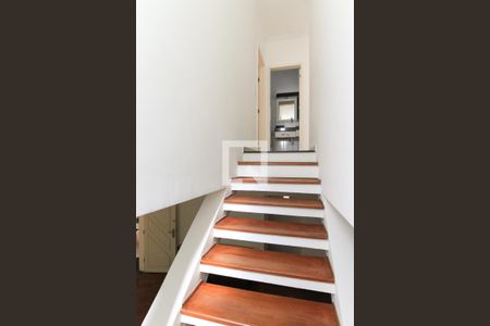 Escada de casa para alugar com 3 quartos, 300m² em Jardim das Indústrias, São José dos Campos