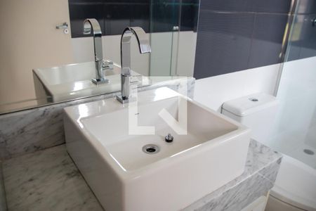 Banheiro do Quarto 1 de casa de condomínio para alugar com 3 quartos, 100m² em Vila Nova Mazzei, São Paulo