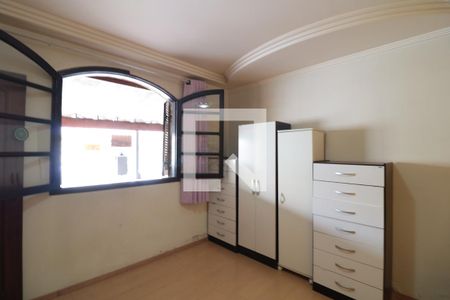 Suite de casa à venda com 5 quartos, 250m² em Vila Cláudia, São Paulo