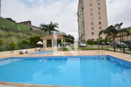 Apartamento à venda com 60m², 2 quartos e sem vagaÁrea comum - Piscina