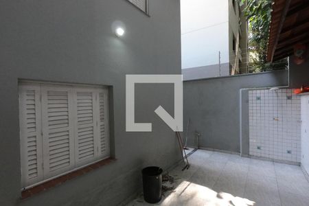 Casa para alugar com 203m², 3 quartos e 2 vagasFundos