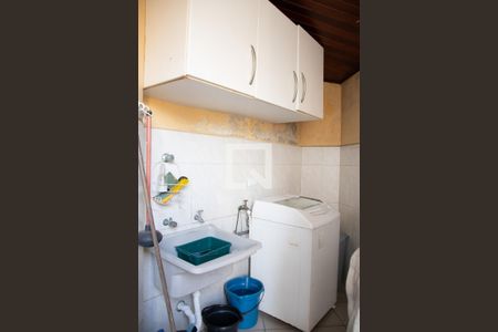 Casa à venda com 100m², 3 quartos e 2 vagas Casa à venda com 100m², 3 quartos e 2 vagasÁrea de Serviço