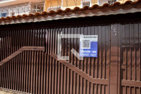 Casa à venda com 100m², 3 quartos e 2 vagas Casa à venda com 100m², 3 quartos e 2 vagasFachada