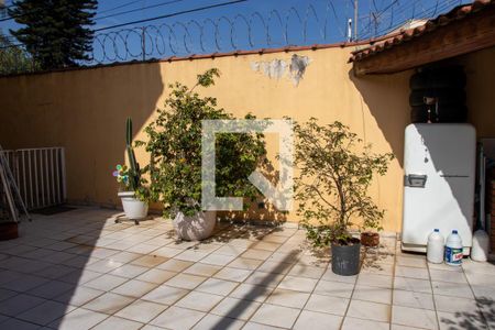 Casa à venda com 100m², 3 quartos e 2 vagas Casa à venda com 100m², 3 quartos e 2 vagasQuintal