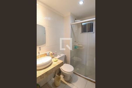 Apartamento à venda com 69m², 2 quartos e 1 vaga Apartamento à venda com 69m², 2 quartos e 1 vagaBanheiro social