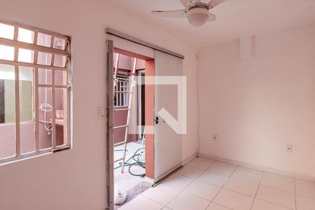 Casa para alugar com 220m², 4 quartos e 5 vagasEscritório externo