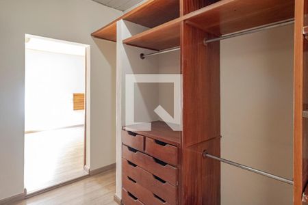 Casa para alugar com 220m², 4 quartos e 5 vagasCloset da Suíte 02