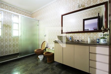 Casa para alugar com 367m², 4 quartos e 4 vagas Casa para alugar com 367m², 4 quartos e 4 vagasBanheiro da Suíte 1