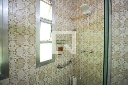 Casa para alugar com 367m², 4 quartos e 4 vagas Casa para alugar com 367m², 4 quartos e 4 vagasBanheiro da Suíte 1