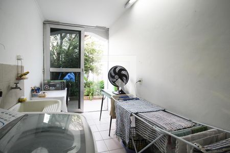 Casa para alugar com 367m², 4 quartos e 4 vagas Casa para alugar com 367m², 4 quartos e 4 vagasLavanderia