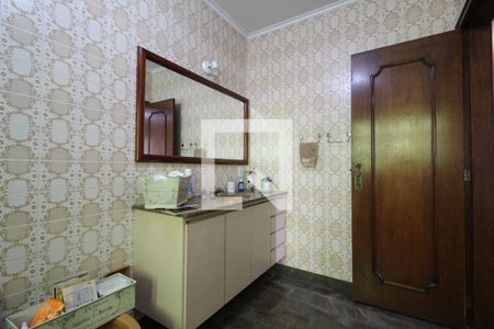 Casa para alugar com 367m², 4 quartos e 4 vagas Casa para alugar com 367m², 4 quartos e 4 vagasBanheiro da Suíte 1