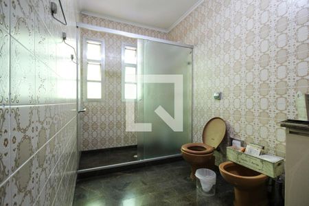 Casa para alugar com 367m², 4 quartos e 4 vagas Casa para alugar com 367m², 4 quartos e 4 vagasBanheiro da Suíte 1