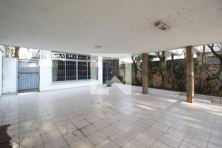 Casa para alugar com 367m², 4 quartos e 4 vagas Casa para alugar com 367m², 4 quartos e 4 vagasGaragem