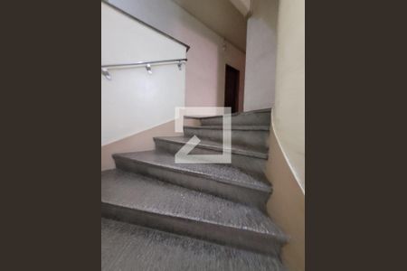 Apartamento para alugar com 83m², 2 quartos e sem vaga Apartamento para alugar com 83m², 2 quartos e sem vagaEscada