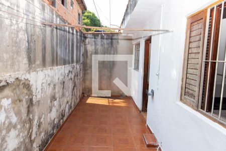 Casa à venda com 40m², 1 quarto e sem vagaQuintal