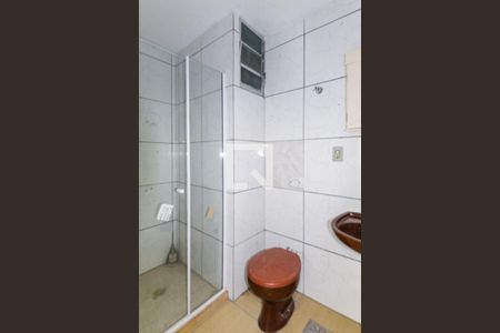 Banheiro de kitnet/studio para alugar com 1 quarto, 45m² em Cristo Redentor, Porto Alegre
