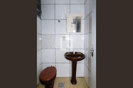 Banheiro de kitnet/studio para alugar com 1 quarto, 45m² em Cristo Redentor, Porto Alegre