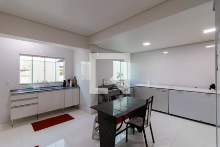 Casa à venda com 288m², 5 quartos e 3 vagas Casa à venda com 288m², 5 quartos e 3 vagasSala 2 Casa 1