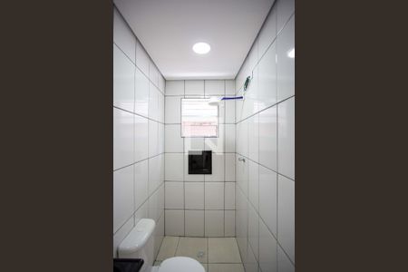 Banheiro de casa para alugar com 1 quarto, 26m² em Taboão, Diadema