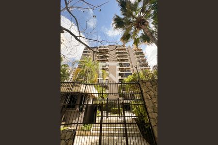 Apartamento à venda com 216m², 3 quartos e 3 vagasFachada