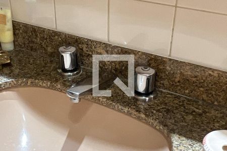 Apartamento à venda com 216m², 3 quartos e 3 vagasBanheiro da Suíte 2