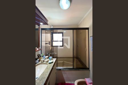 Apartamento à venda com 216m², 3 quartos e 3 vagasBanheiro da Suíte 1