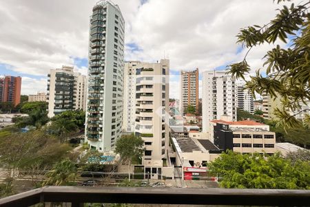 Apartamento à venda com 216m², 3 quartos e 3 vagasVIsta