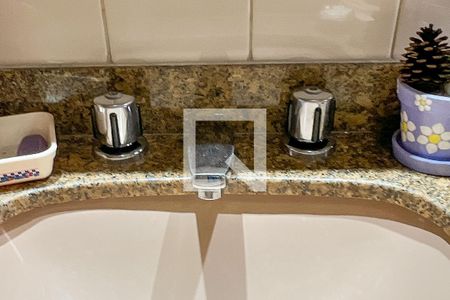 Apartamento à venda com 216m², 3 quartos e 3 vagasBanheiro da Suíte 1