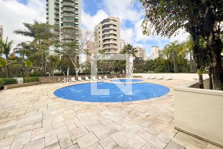 Apartamento à venda com 216m², 3 quartos e 3 vagasÁrea comum - Piscina
