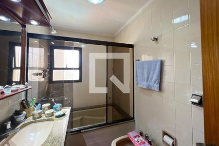 Apartamento à venda com 216m², 3 quartos e 3 vagasBanheiro da Suíte 1