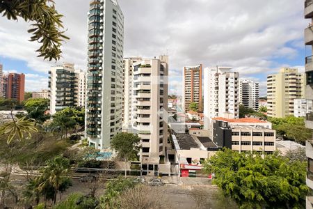 Apartamento à venda com 216m², 3 quartos e 3 vagasVista