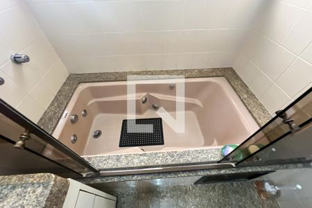 Apartamento à venda com 216m², 3 quartos e 3 vagasBanheiro da Suíte 2