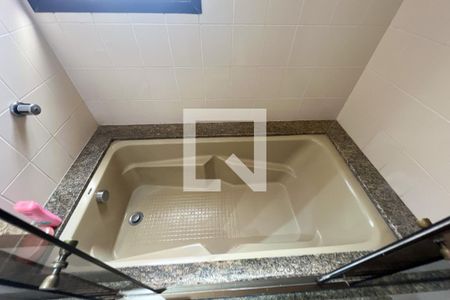 Apartamento à venda com 216m², 3 quartos e 3 vagasBanheiro da Suíte 1